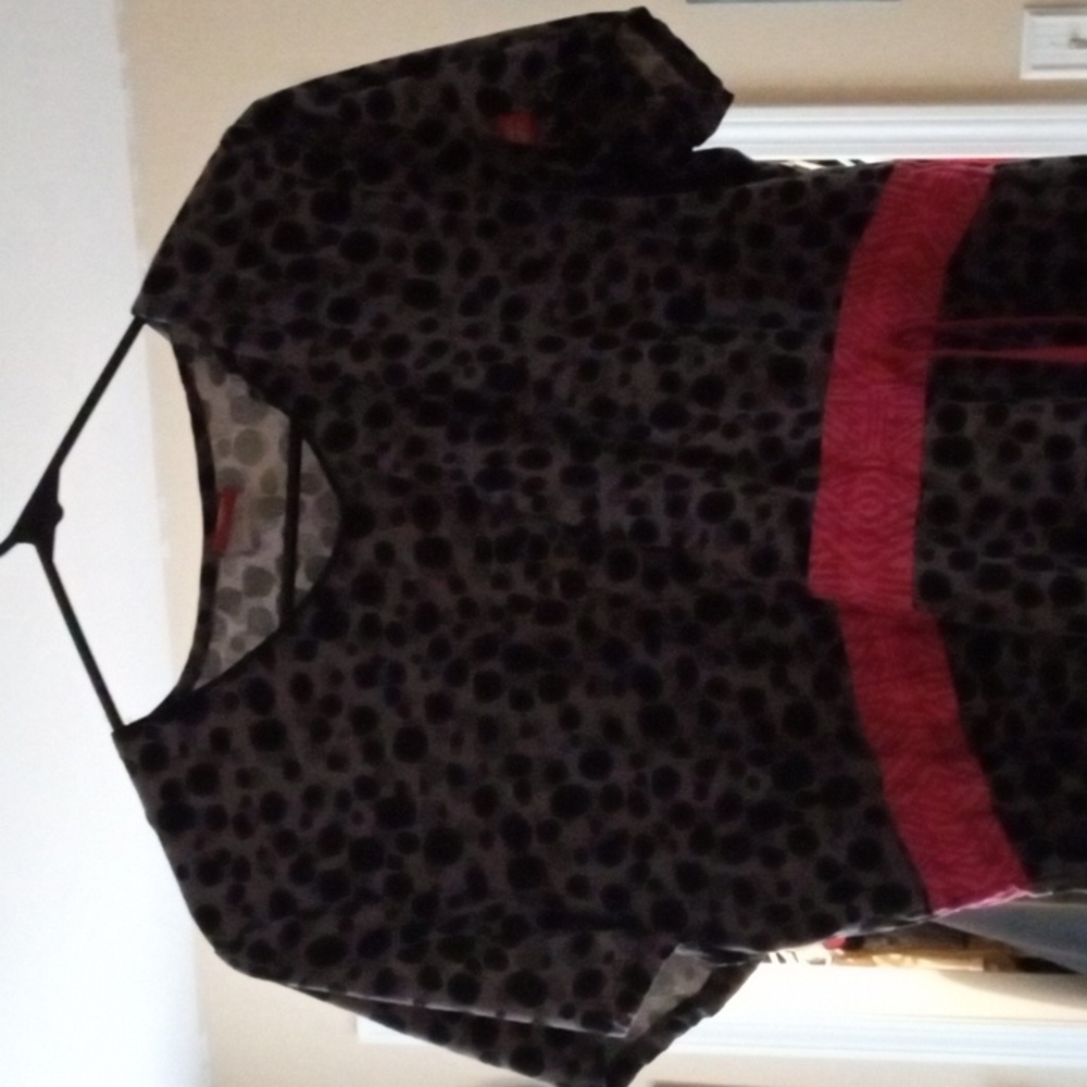 Scrub top size L